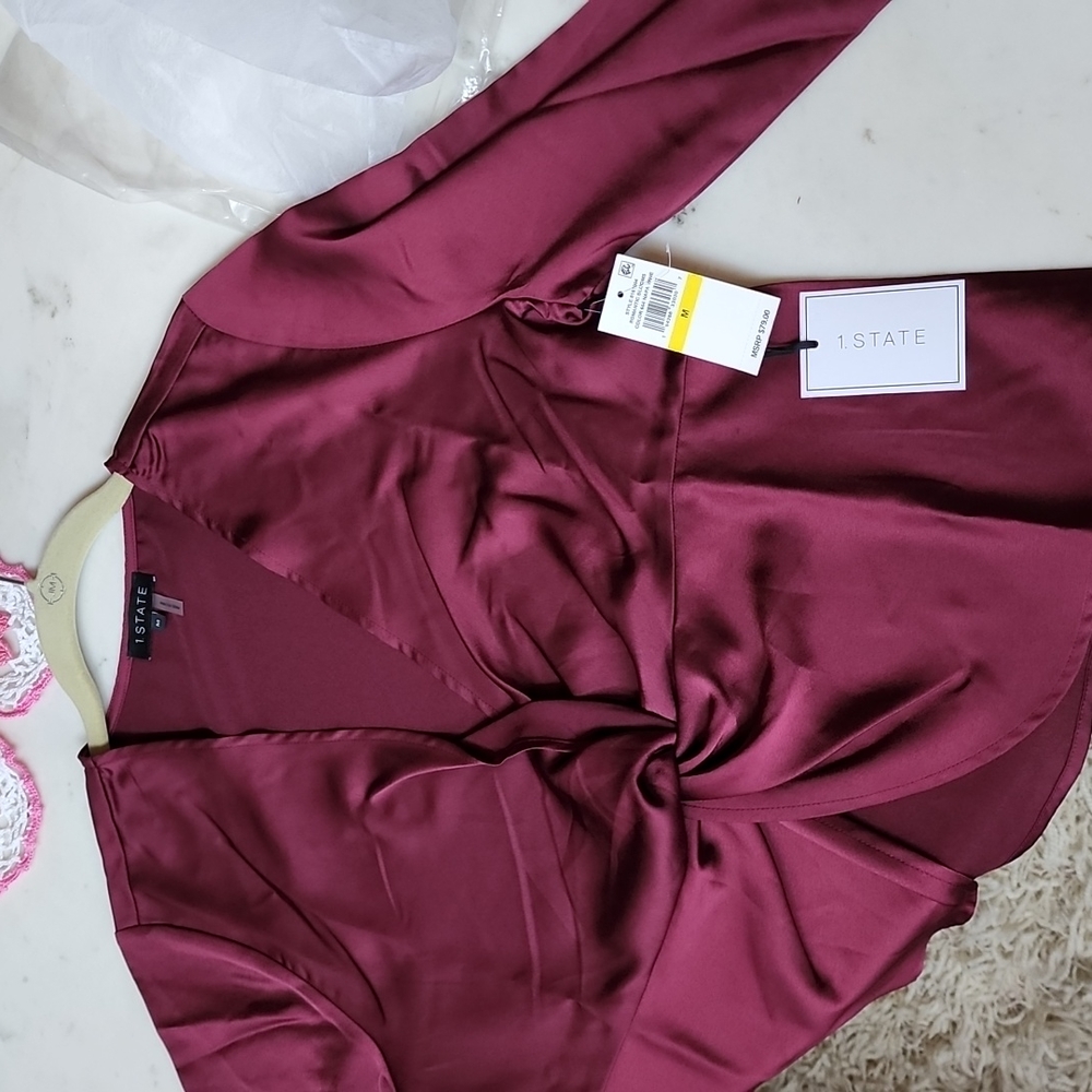 NWT 1.STATE twist front satin blouse in Napa wine size medium - Picture 5 of 14